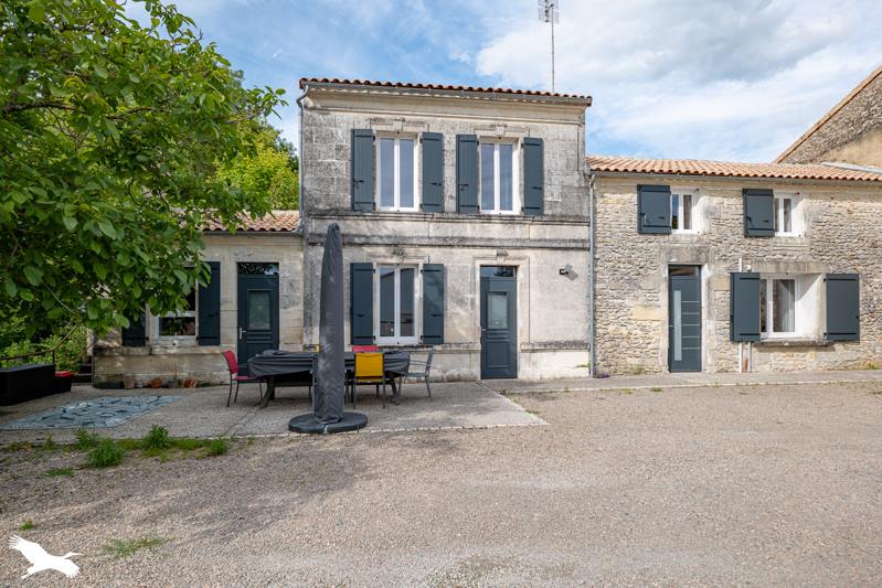 Vente Maison LA CHAPELLE DES POTS - 6 pièces -134 m² - (17100)