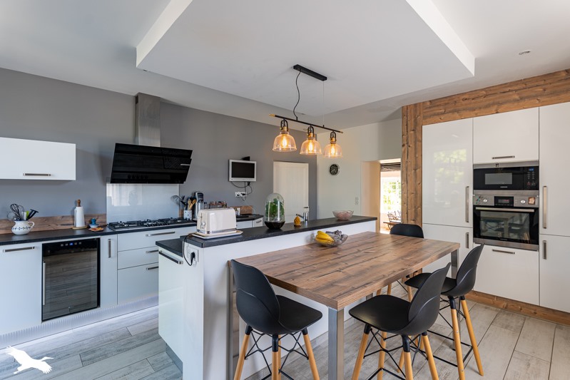 Vente Maison CHANIERS - 8 pièces -230 m² - (17610)