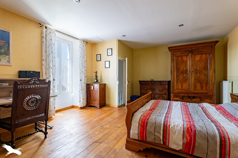 Vente Maison CHANIERS - 8 pièces -230 m² - (17610)