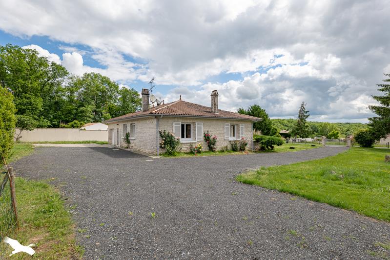 Vente Maison LA CHAPELLE DES POTS - 5 pièces -109 m² - (17100)