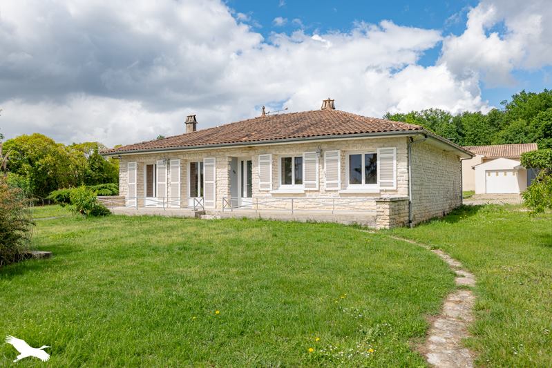 Vente Maison LA CHAPELLE DES POTS - 5 pièces -109 m² - (17100)