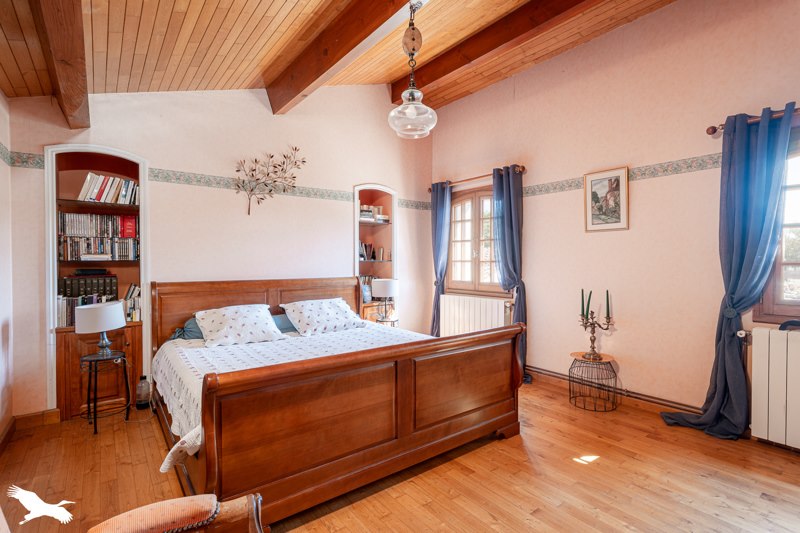 Vente Maison BUSSAC SUR CHARENTE - 9 pièces -218 m² - (17100)