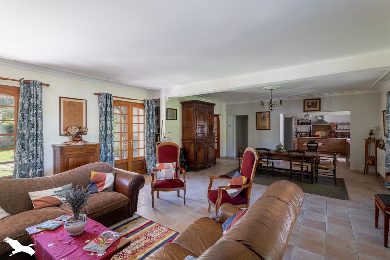Vente Maison BUSSAC SUR CHARENTE - 9 pièces -218 m² - (17100)