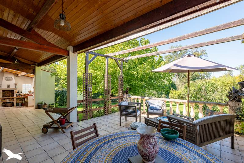 Vente Maison BUSSAC SUR CHARENTE - 9 pièces -218 m² - (17100)