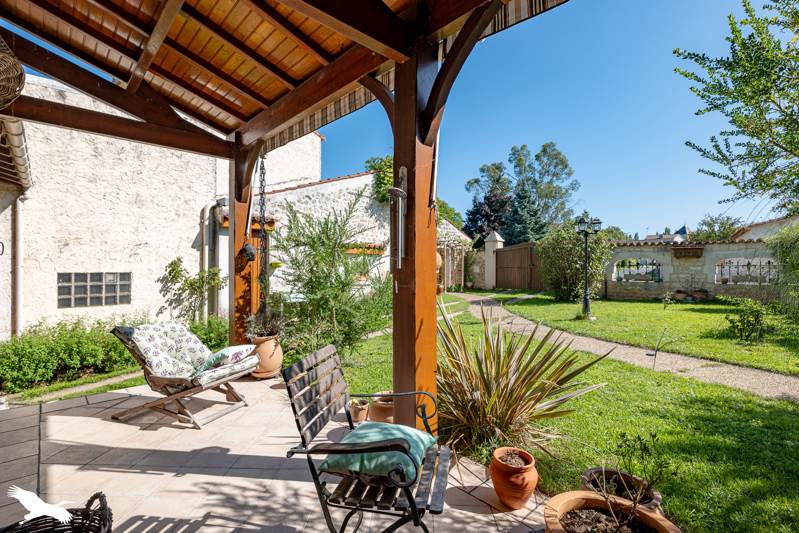 Vente Maison BUSSAC SUR CHARENTE - 9 pièces -218 m² - (17100)